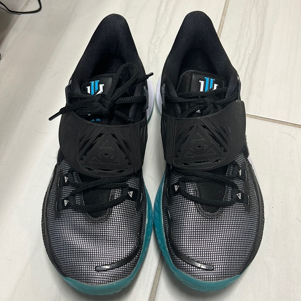 Kyrie basketball shoes